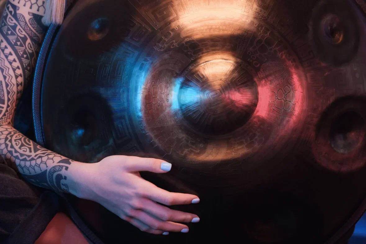Handpan+hand_Animara